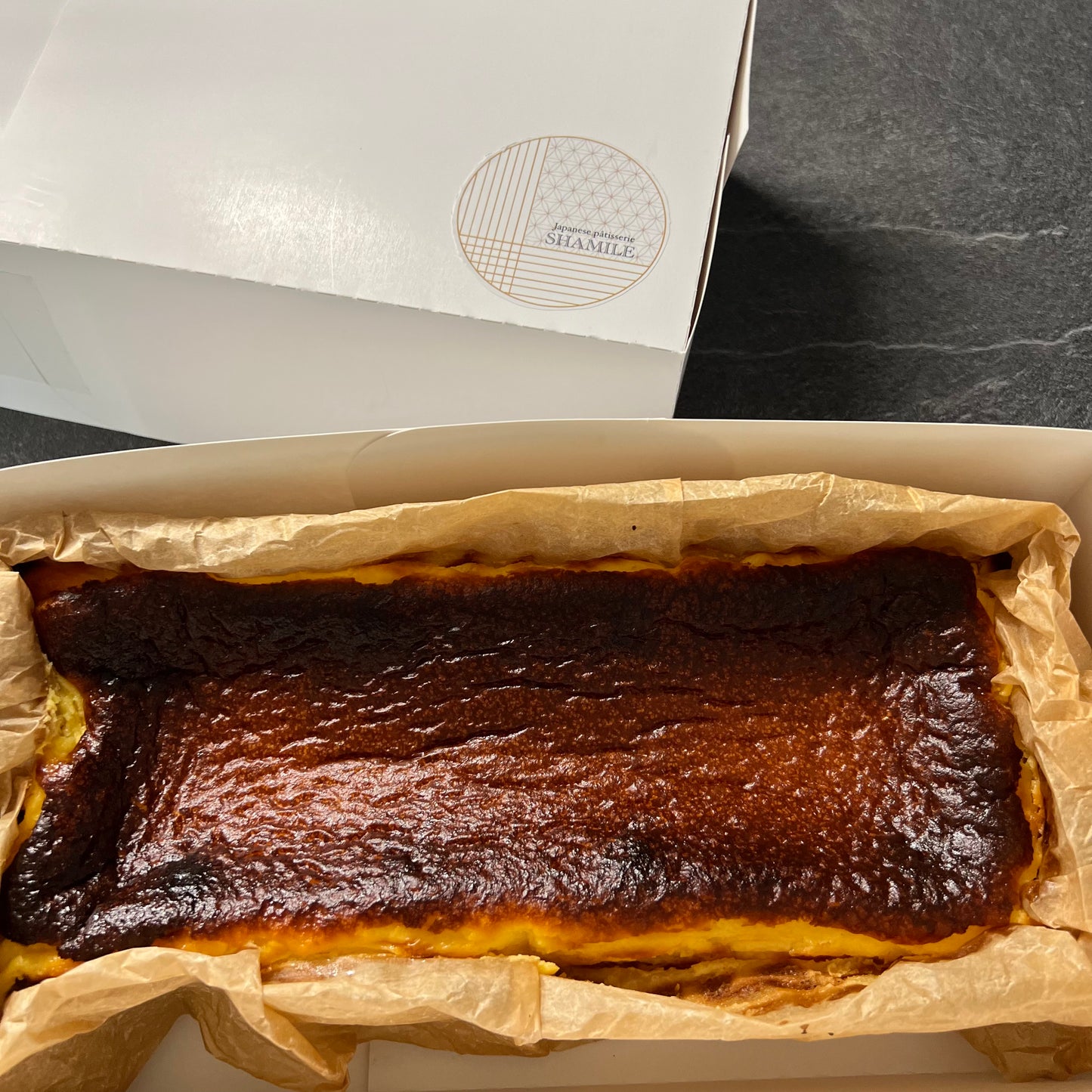 バスクチーズケーキ/Basque cheese cake.