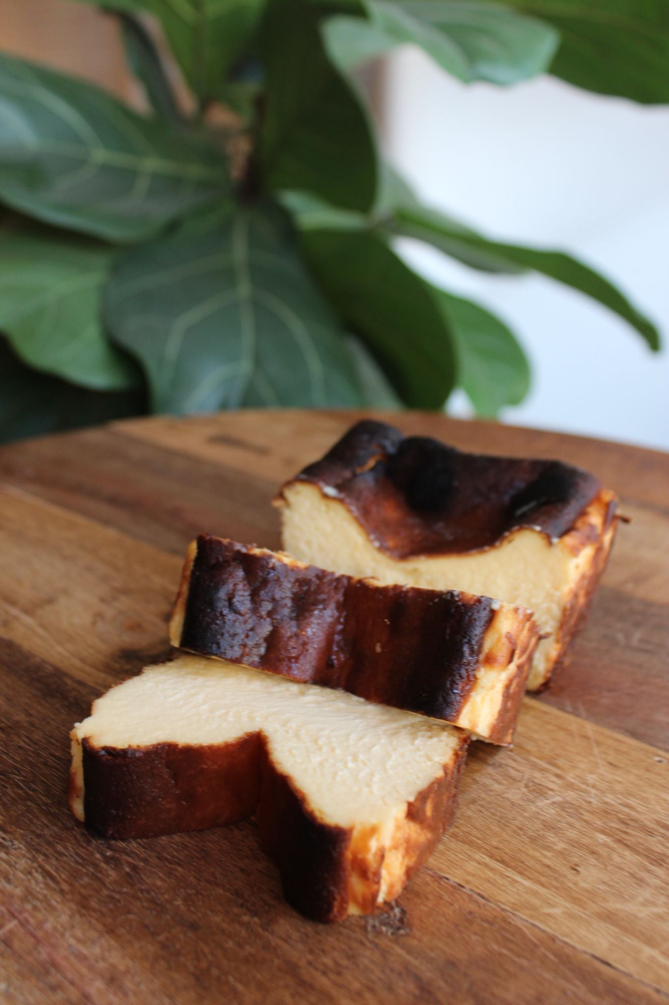 バスクチーズケーキ/Basque cheese cake.